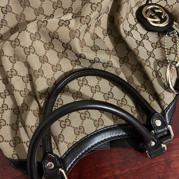 Gucci Monogram Medium Sukey - Picture 9 of 16